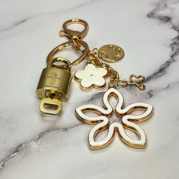 Louis Vuitton Lock & Key #317 with a Floral Charm Keychain | White & Rhinestone - Picture 6 of 6